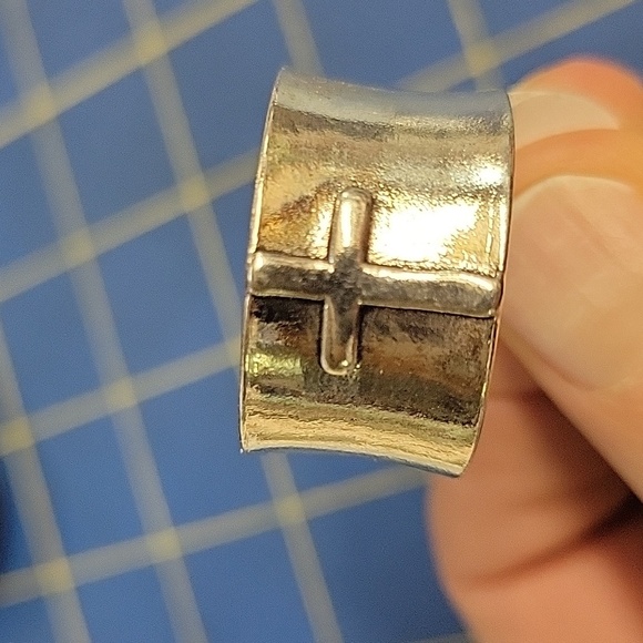 Cross Silver Tone 1/2" Wide Ring - Picture 4 of 4